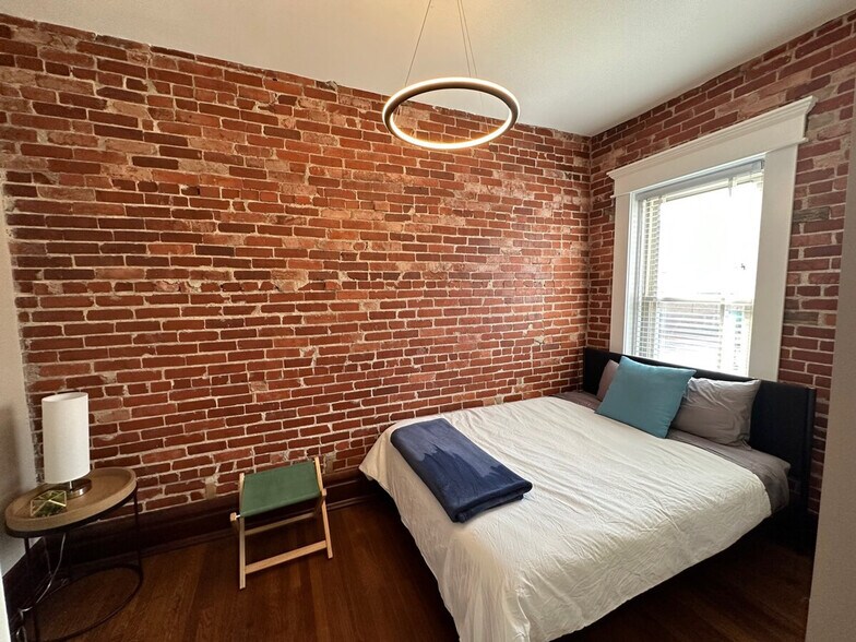 Building Photo - 1436 Neil Ave