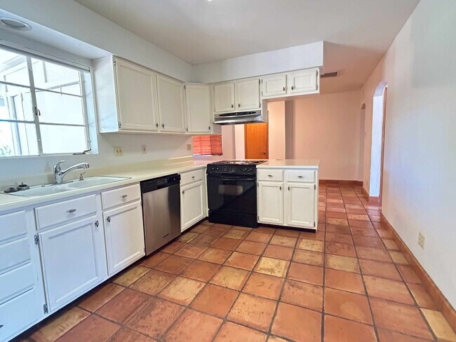 Building Photo - BEAUTIFUL RED BRICK HOME ON A LARGE CUL-DE...