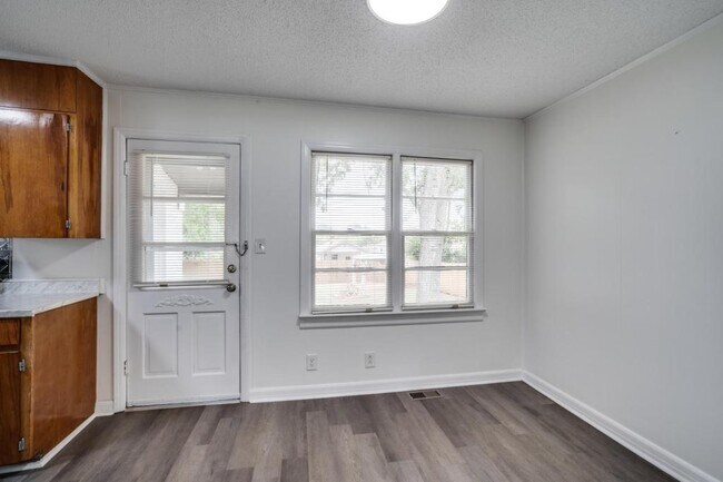 Building Photo - 2505 Virginia Blvd NW