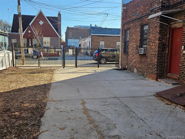 Building Photo - 202-15 Hollis Ave