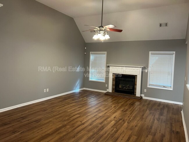 Building Photo - 648 Lynchburg St