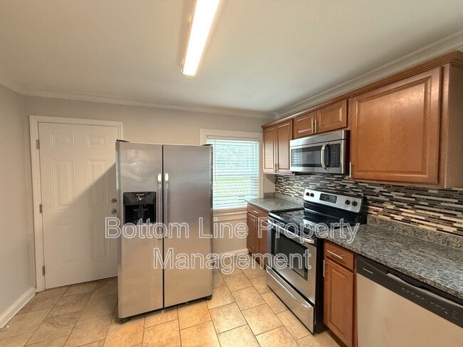 Building Photo - 516 Concordia Ave