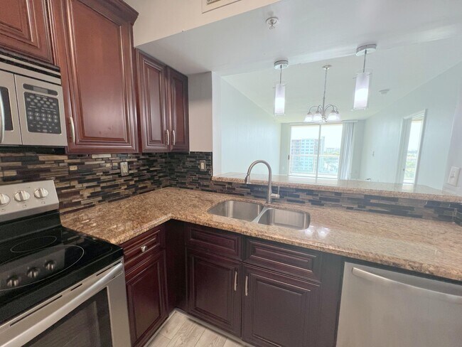 Building Photo - 3020 NE 32nd Ave