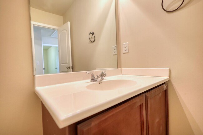 Building Photo - Charming 3BR House in Hampton
