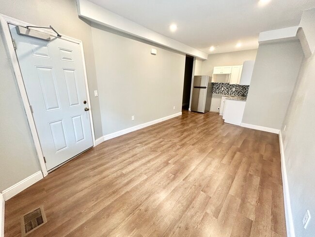 Primary Photo - 325 N 62nd St