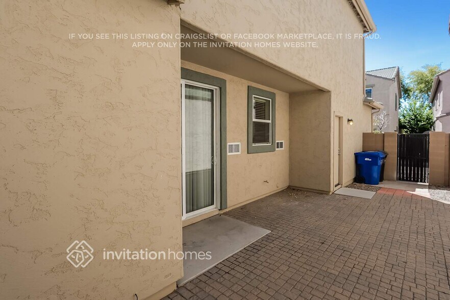 Building Photo - 10135 E Isleta Ave