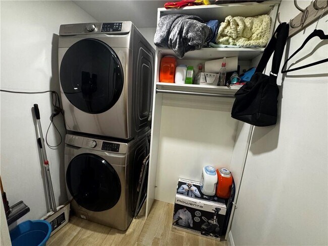 Building Photo - 1764 E 19th St