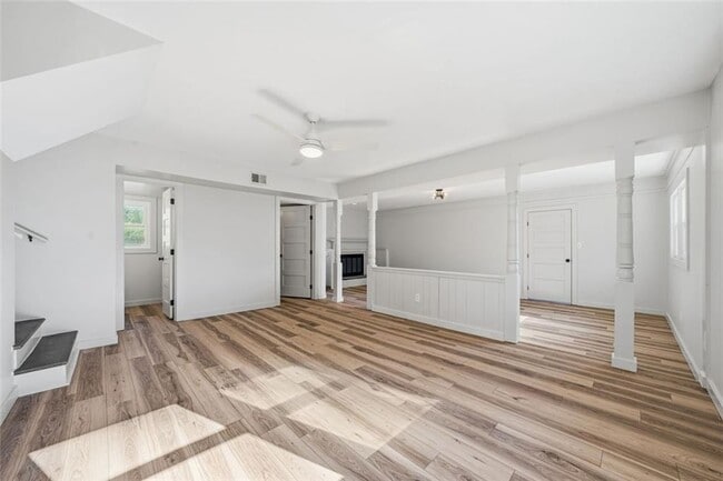 Building Photo - 3400 Elm Creek Dr