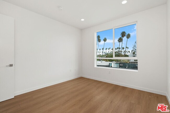 Building Photo - 4406 Fulton Ave