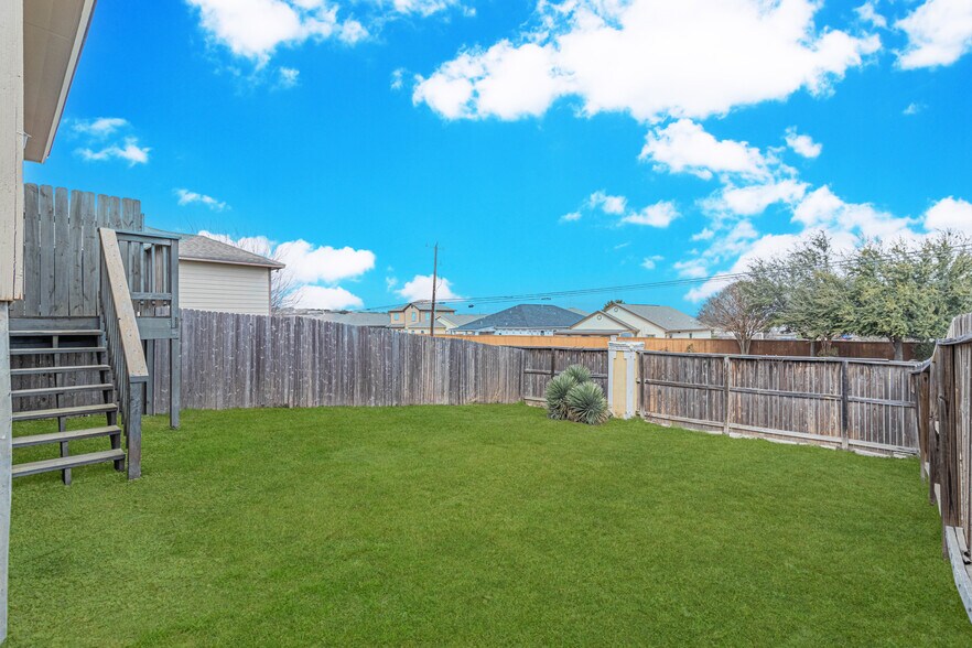 Building Photo - 11427 Creek Eagle