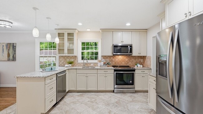 Building Photo - Newly Renovated 5 Bedroom Home With Country Porch!