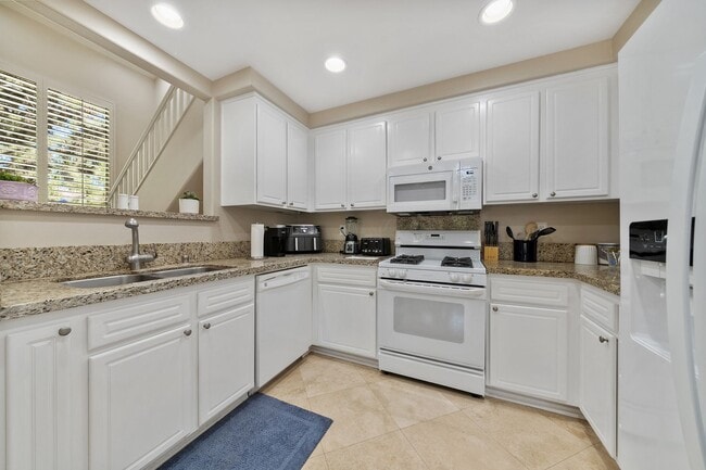 Building Photo - 2645 Dietrich Dr