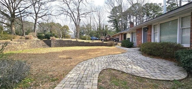 Building Photo - 2633 Mural Dr