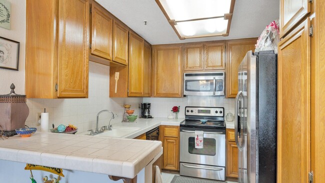 Building Photo - Lovely 1 bedroom Condo in Top-Rated Complex