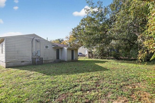 Building Photo - 896 Pawnee Ave