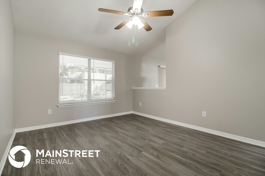 Building Photo - 1048 Spring Loop Way