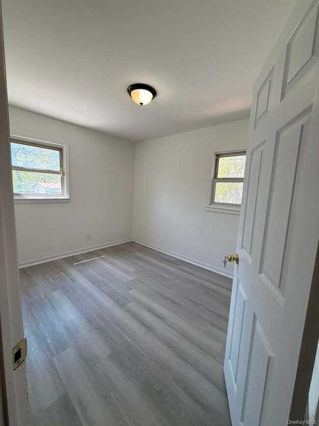 Building Photo - 120-54 194th St