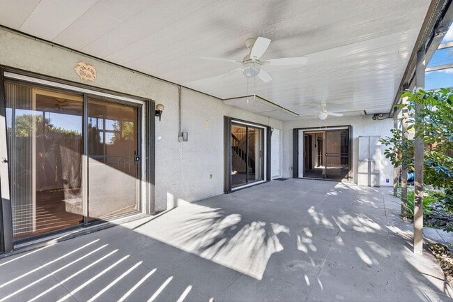 Building Photo - 3004 SE Round Table Dr