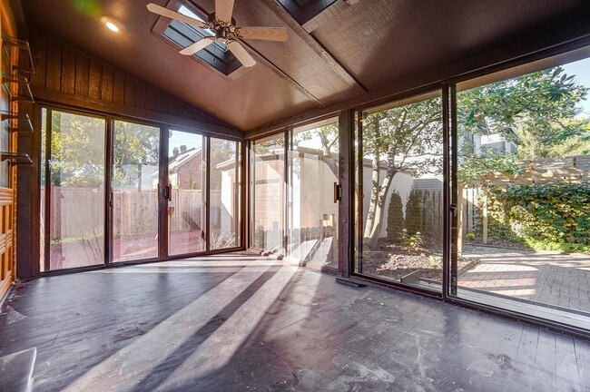 Building Photo - 557 S Grant Ave