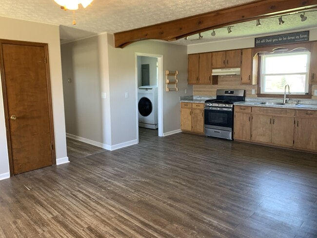 Building Photo - 543 Eden Rd