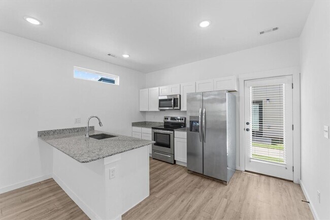 Building Photo - 941 Ventnor Ave