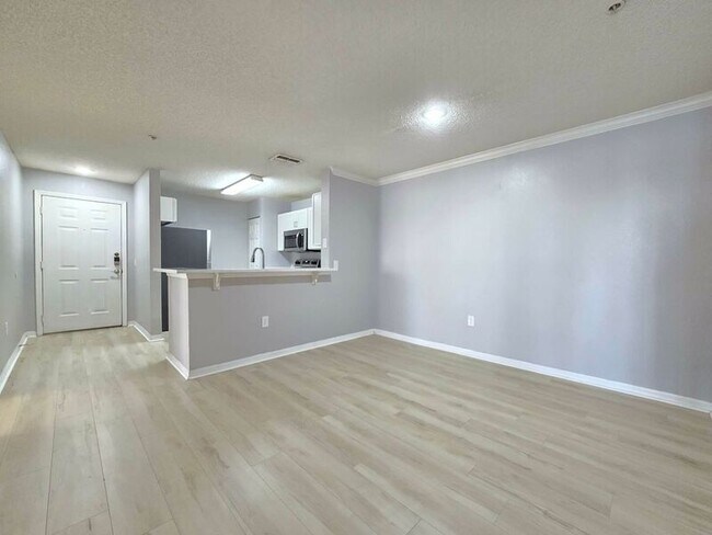 Building Photo - 4240 Summer Landing Dr