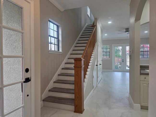 Building Photo - 637 Hillcrest St