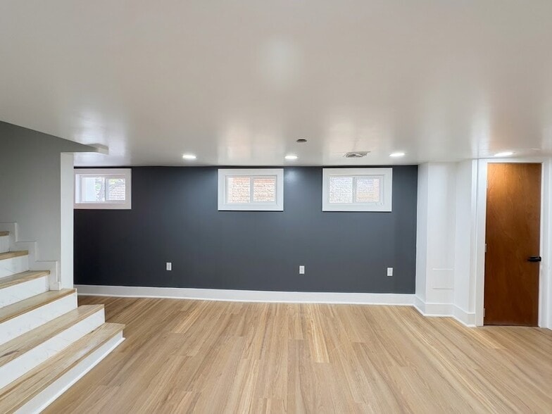 Building Photo - 5834 Phillips Ave