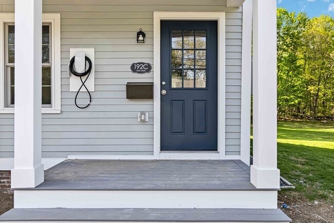 Building Photo - 192 Main St