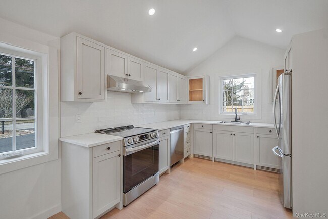 Building Photo - 23 Roosevelt Blvd