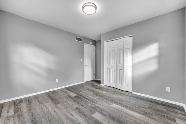 Building Photo - 231 Randel Ave