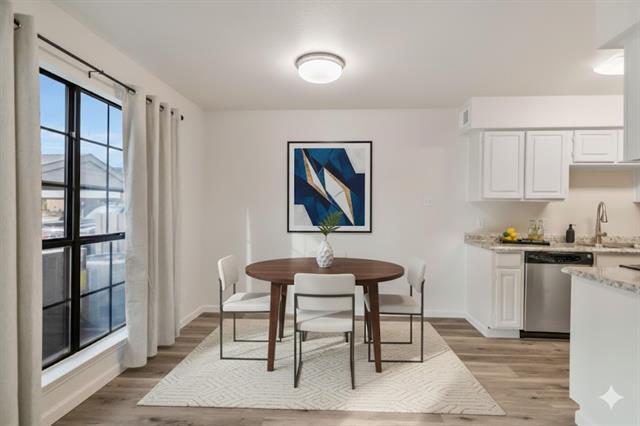 Building Photo - 352 W Harwood Rd