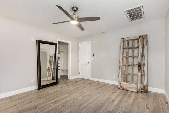 Building Photo - Beautiful Home available to lease!