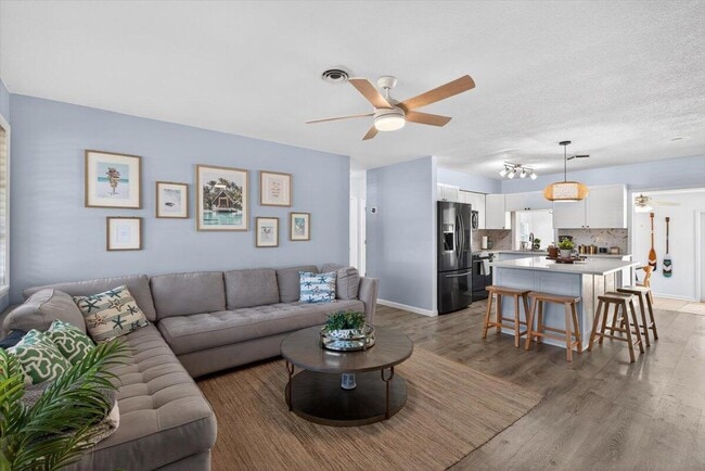 Building Photo - 110 NE 30th St