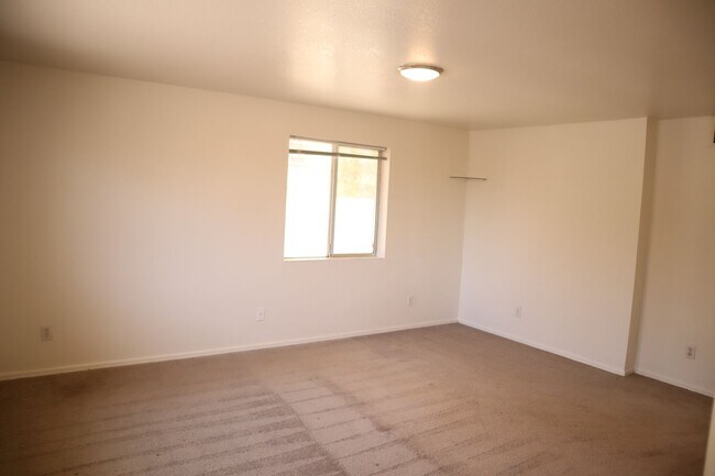 Building Photo - NEW A/C, Freshly Painted Inside and Outsid...