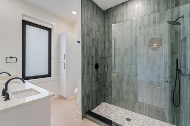 Building Photo - 7826 S Northshore Dr