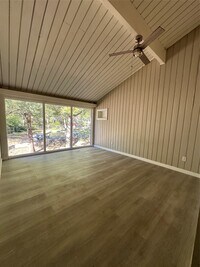 Building Photo - 13 Lakeway St