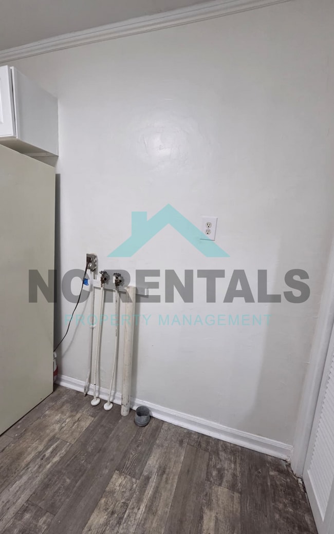 Building Photo - 1302 Cypress St