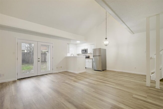 Building Photo - 6803 Woodhue Dr