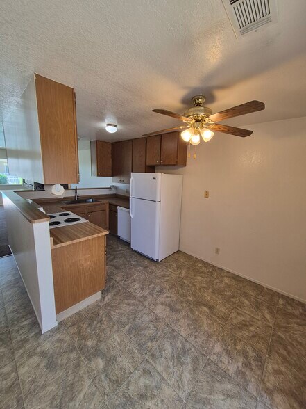 Building Photo - 2510 Hartnell Ave