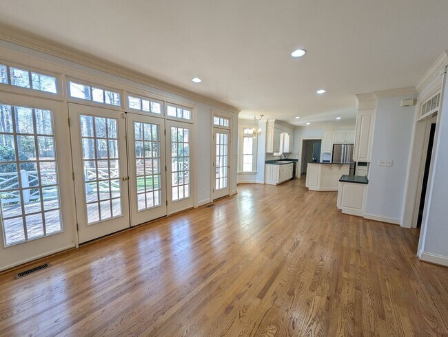 Building Photo - 325 Yorkshire Dr