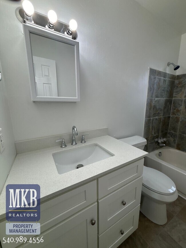 Building Photo - Ruddell Road Triplex