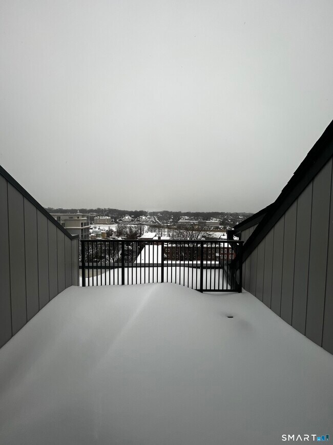 Building Photo - 467 West Ave