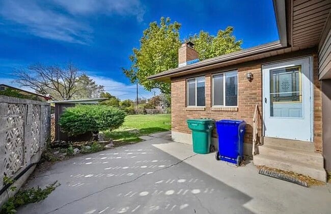 Building Photo - 1025 Tyler Ave