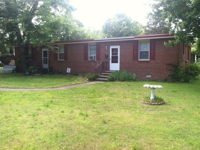 Building Photo - 647-649 Bellwood Rd