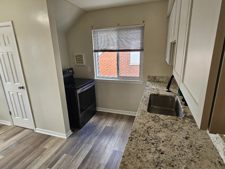 Building Photo - 17780 Marquette St