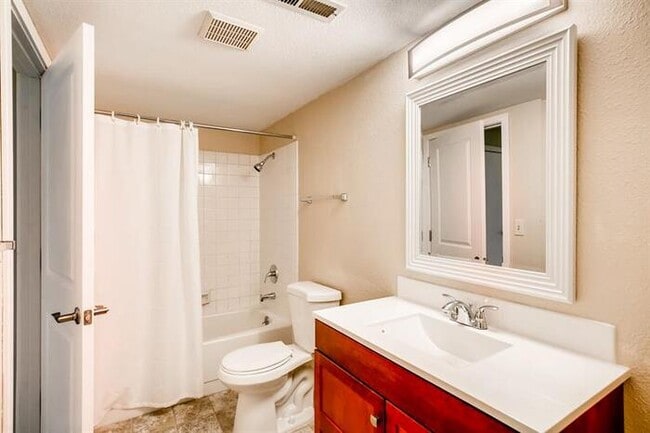 Building Photo - 10224 63rd Ave Ct E, Puyallup, WA, 98373