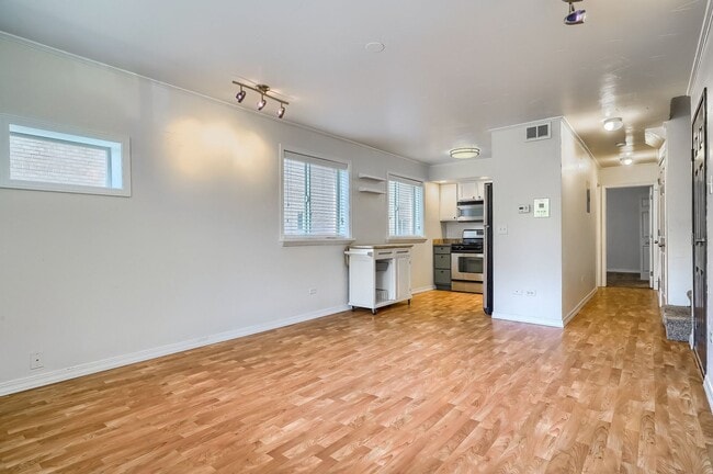 Building Photo - 3 Bed / 2 Bath Capitol Hill Condo | 2 Parking Spaces | Balcony | Walk Score 95 "Free April Rent"