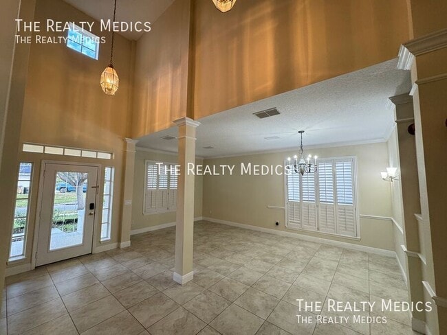 Building Photo - 2737 Scarborough Dr