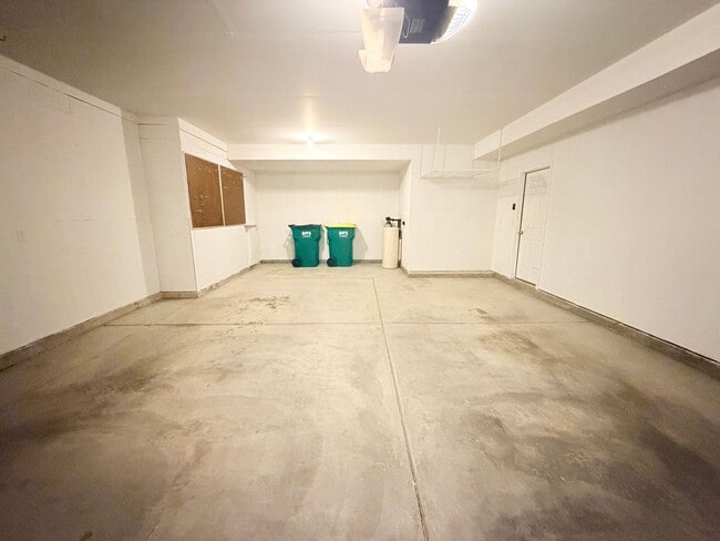 Building Photo - 1618 Woodside Cir